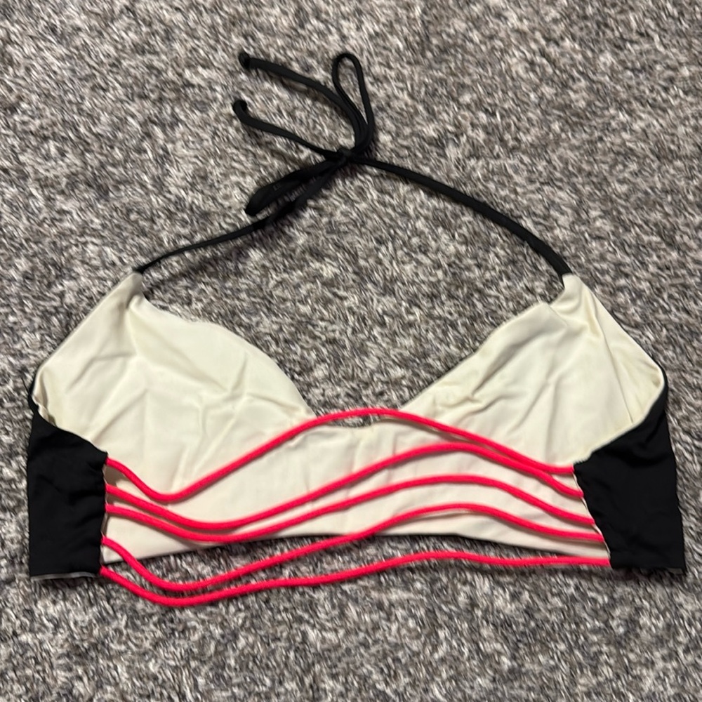 Basia surf bikini top. Reversible.